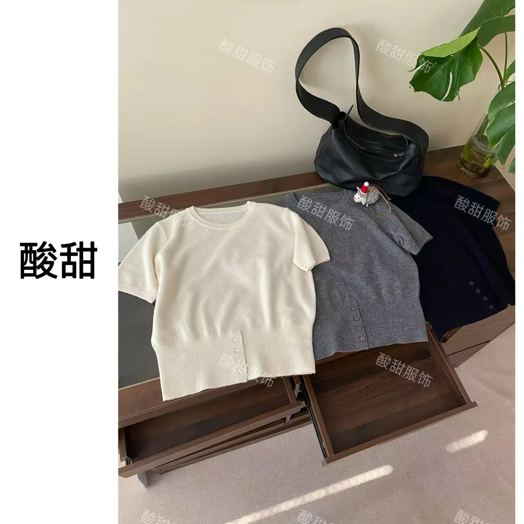 【酸甜】100%绵羊毛韩系简约风设计师款下摆三颗扣针织短袖叠穿