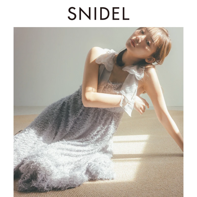 SNIDEL2025春夏新品甜美露背纯色流苏蝴蝶结吊带连衣裙SWFO251129
