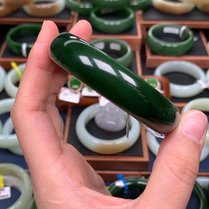 和田玉（碧玉）手镯56圈口未镶嵌