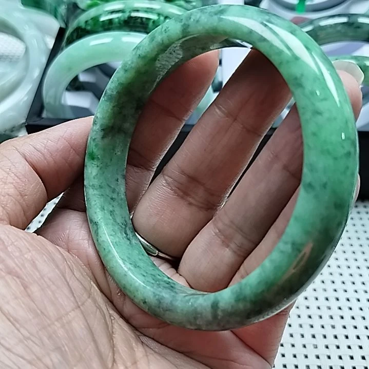 翡翠未镶嵌手镯翡翠