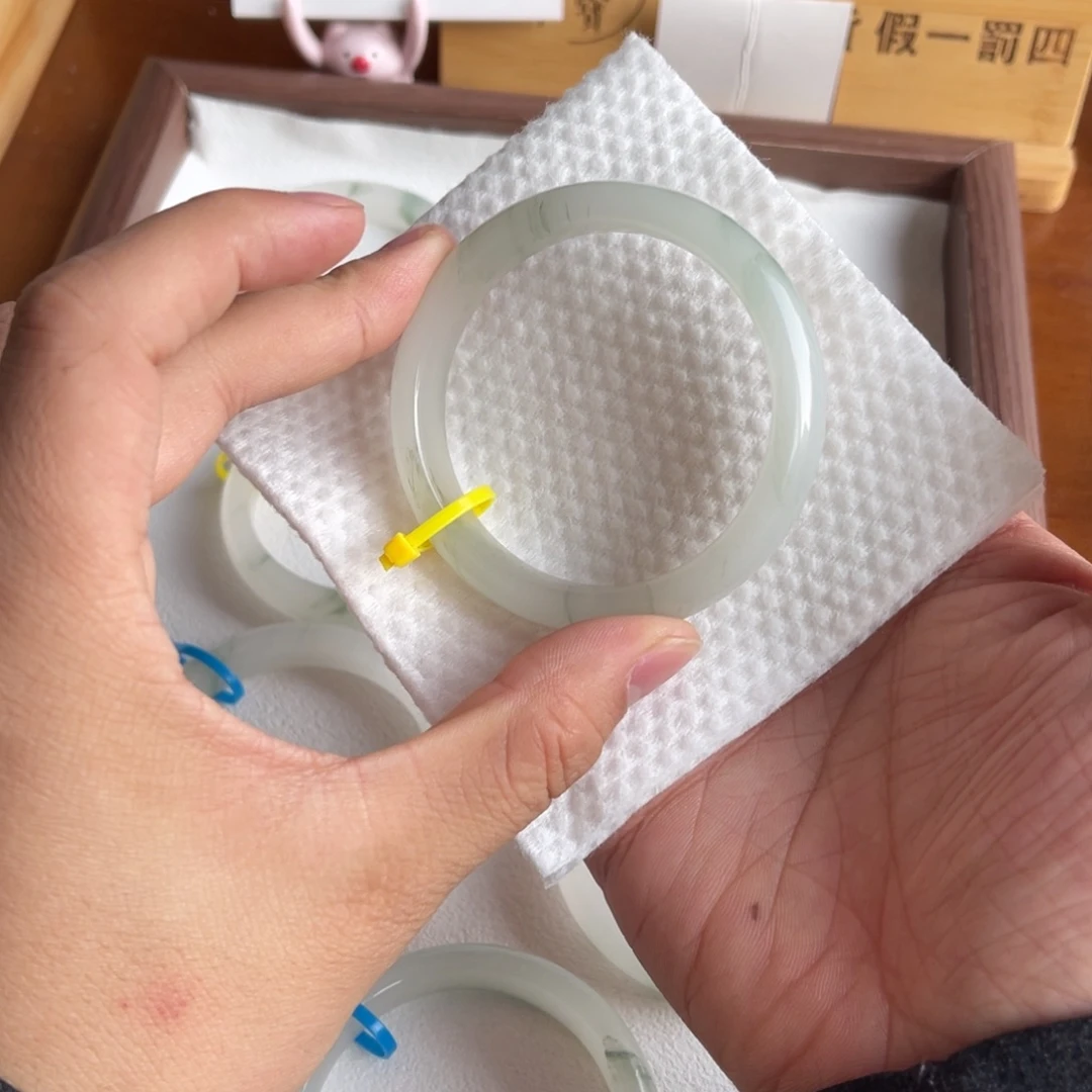 石英质玉未镶嵌手镯