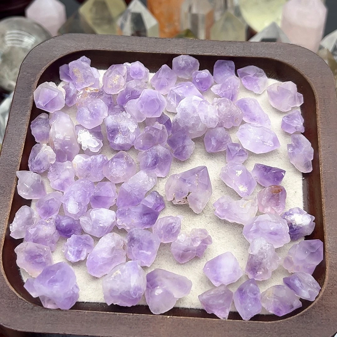 未镶嵌水晶珠宝半成品23 紫水晶牙（一盘）