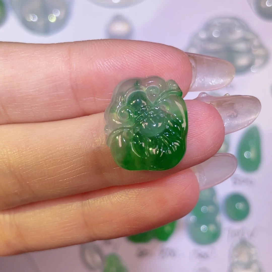 翡翠未镶嵌颈饰裸石