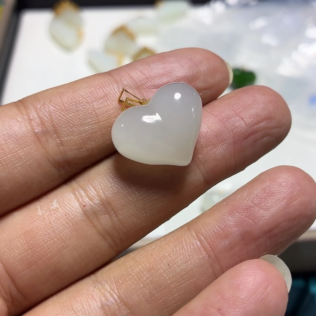 和田玉18K金镶嵌颈饰