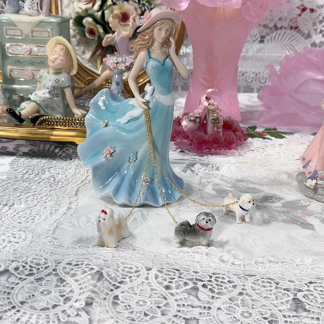 陶瓷0267骨瓷遛狗美女摆件