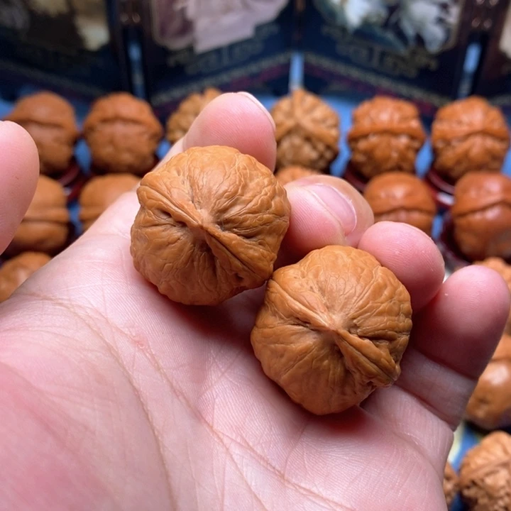 文玩核桃把件龙珠