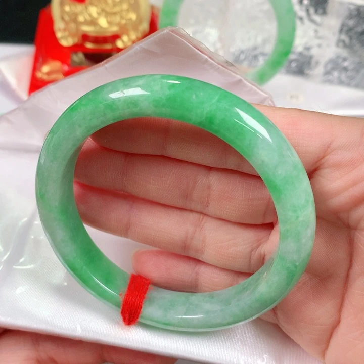 翡翠手镯未镶嵌   编号0135 正圈58