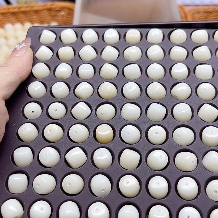 白玉菩提吊坠微瑕11白玉直切50卡灯牌宠60