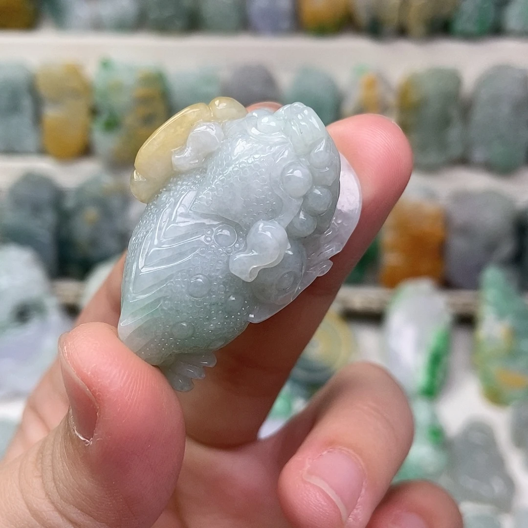 翡翠未镶嵌吊坠(赠链)