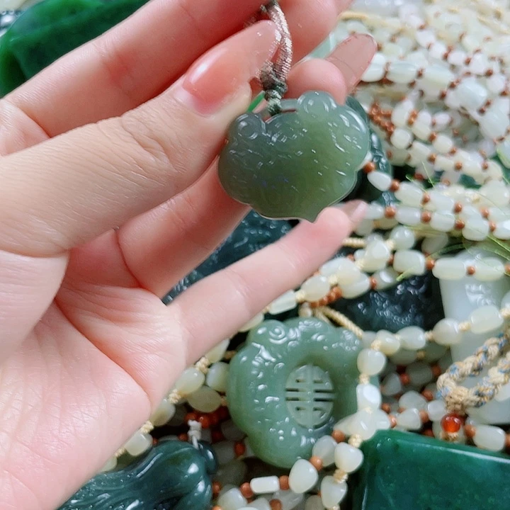 颈饰未镶嵌和田玉