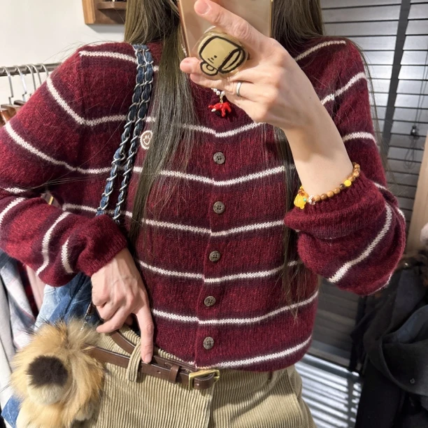 【思含】冬款软糯针织笑脸条纹毛衣