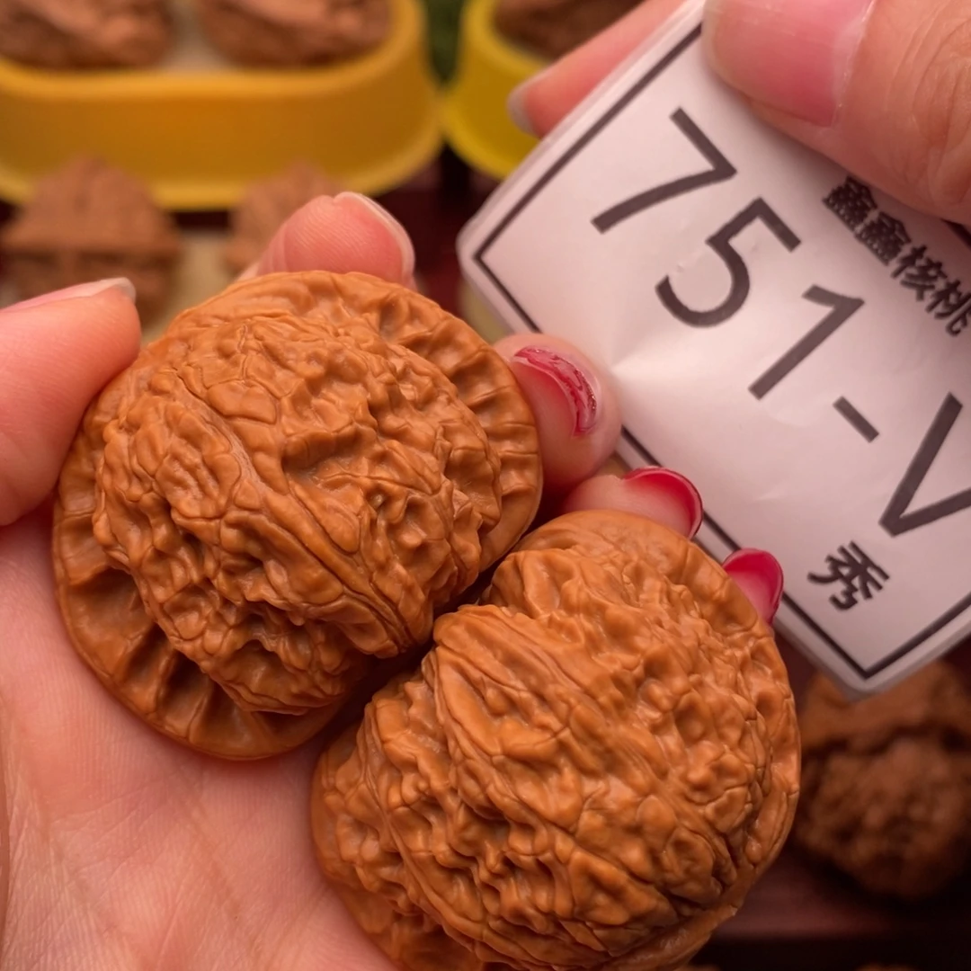 桃核把件白狮子40……