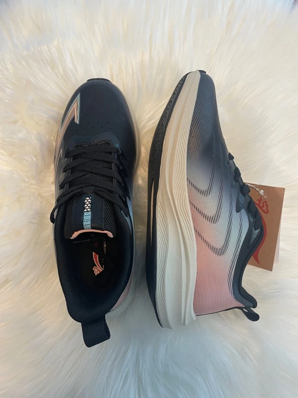 直播间下单哦！皮面碳板底男士跑步鞋时尚轻便透气缓震