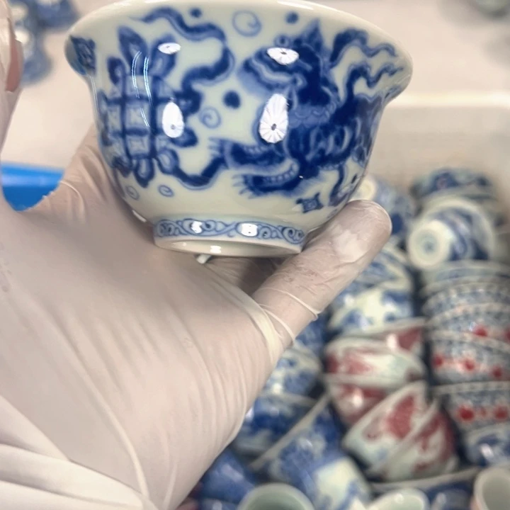 瓷片白青花狮子主人杯全品