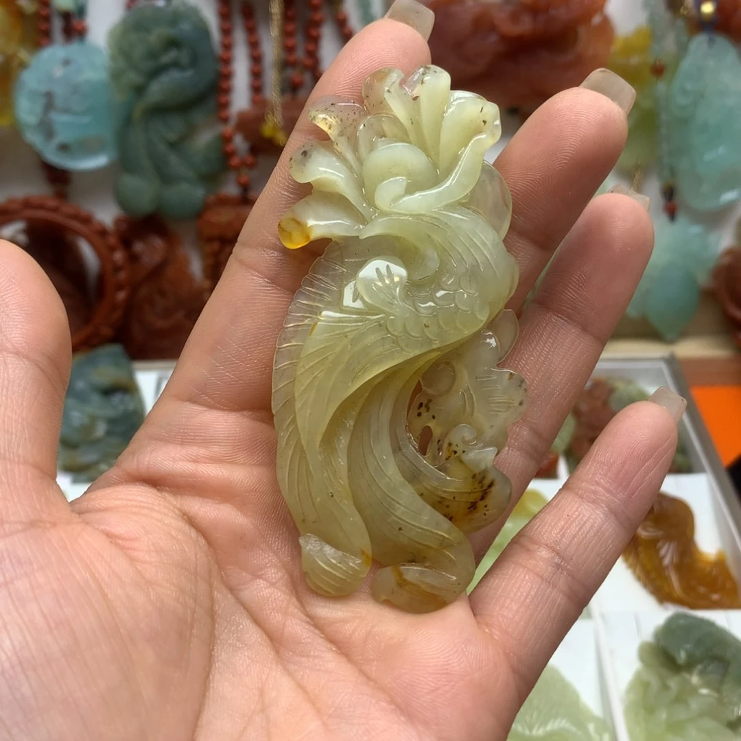 蛇纹石玉颈饰未镶嵌