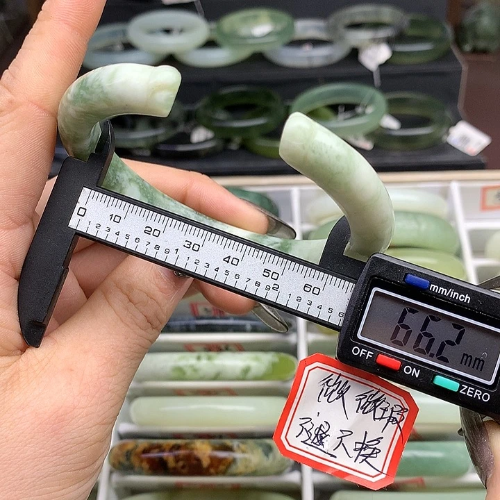 蛇纹石玉手镯未镶嵌560