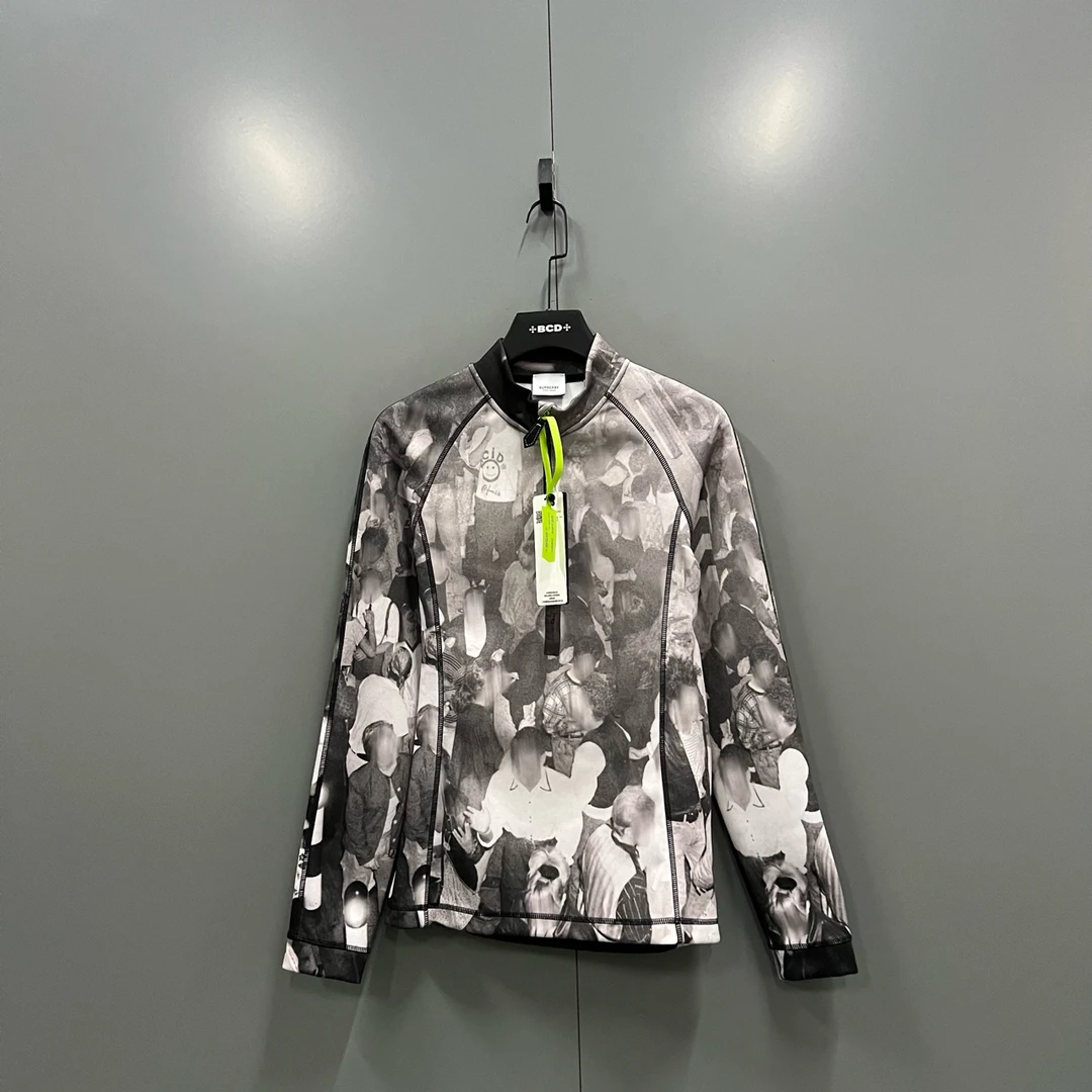 未使用 BURBERRY/博柏利 h923  人物图案满印拉链卫衣 S码 605285