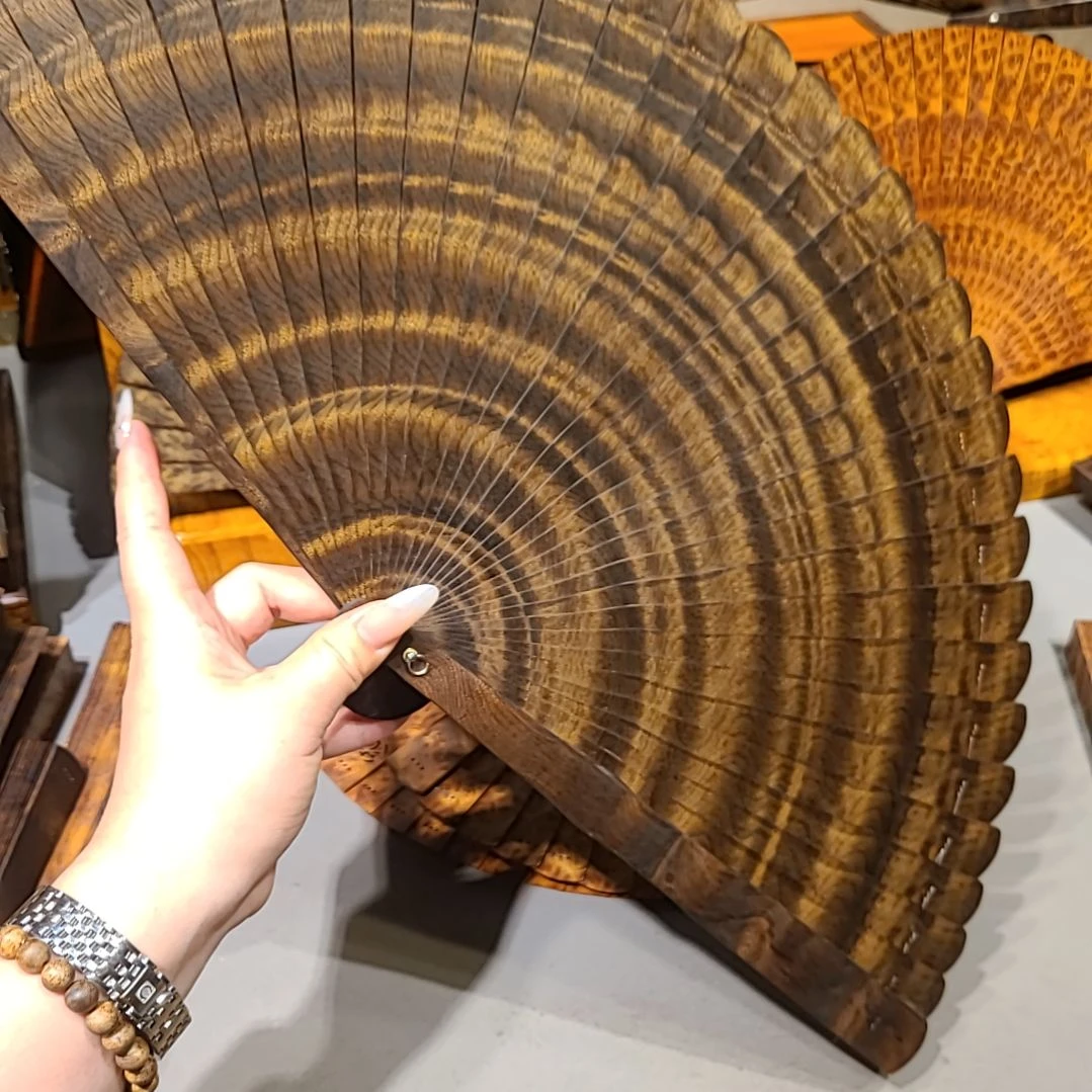 好***色扇子26.5小叶桢楠金丝楠木苏扇阴沉