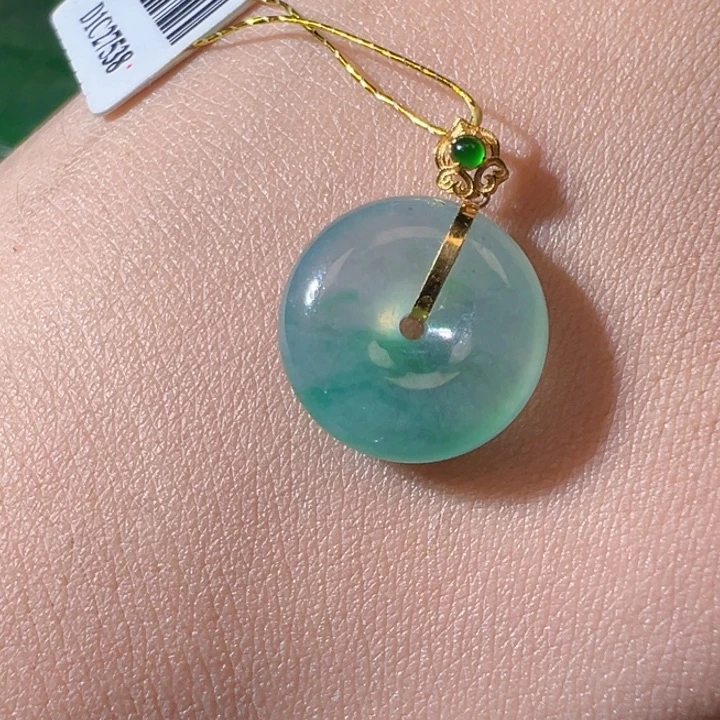 翡翠18K金镶嵌颈饰翡翠