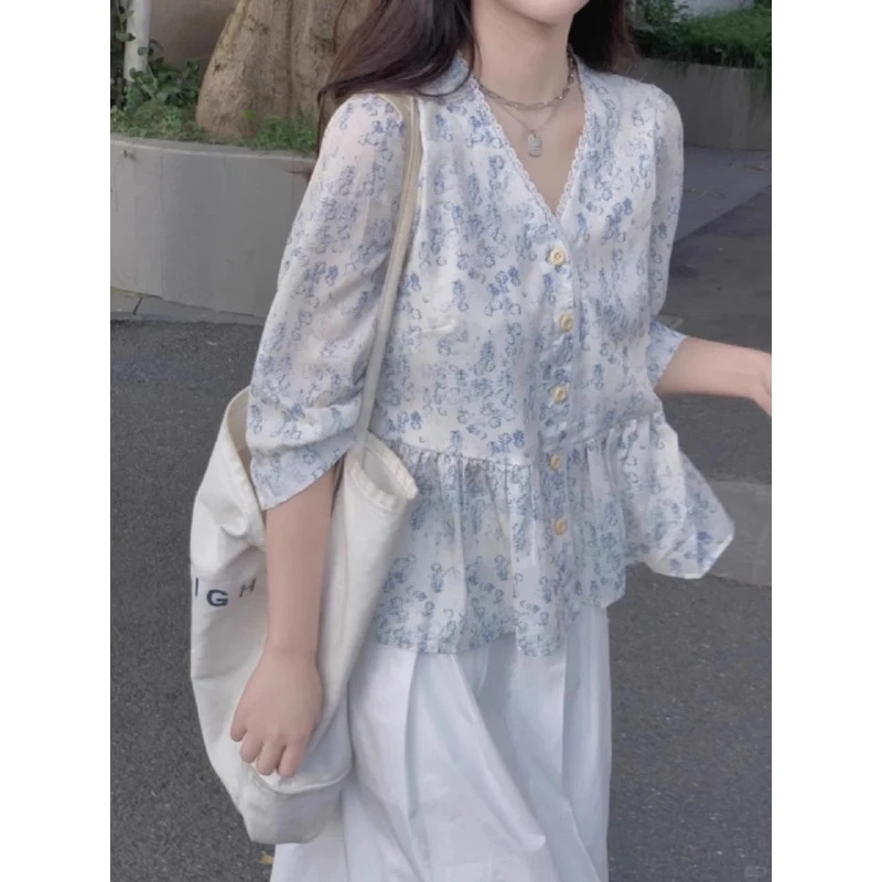 超好看蓝色碎花V领娃娃衫女2025秋季新款温柔甜美气质七分袖衬衣