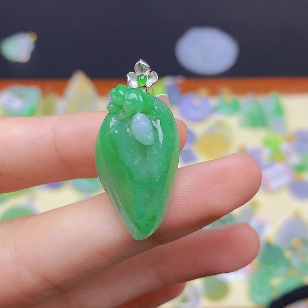 翡翠颈饰18K金镶嵌翡翠