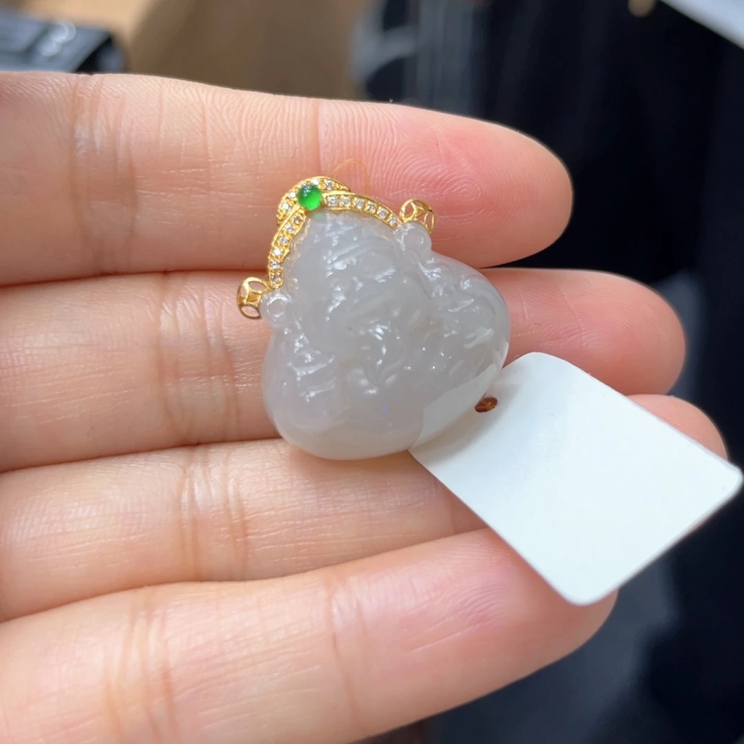 颈饰18K金镶嵌和田玉