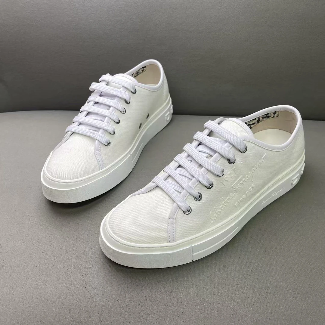 未使用 FERRAGAMO/菲拉格慕 白色帆布百搭板鞋 42.5码/全新摆放