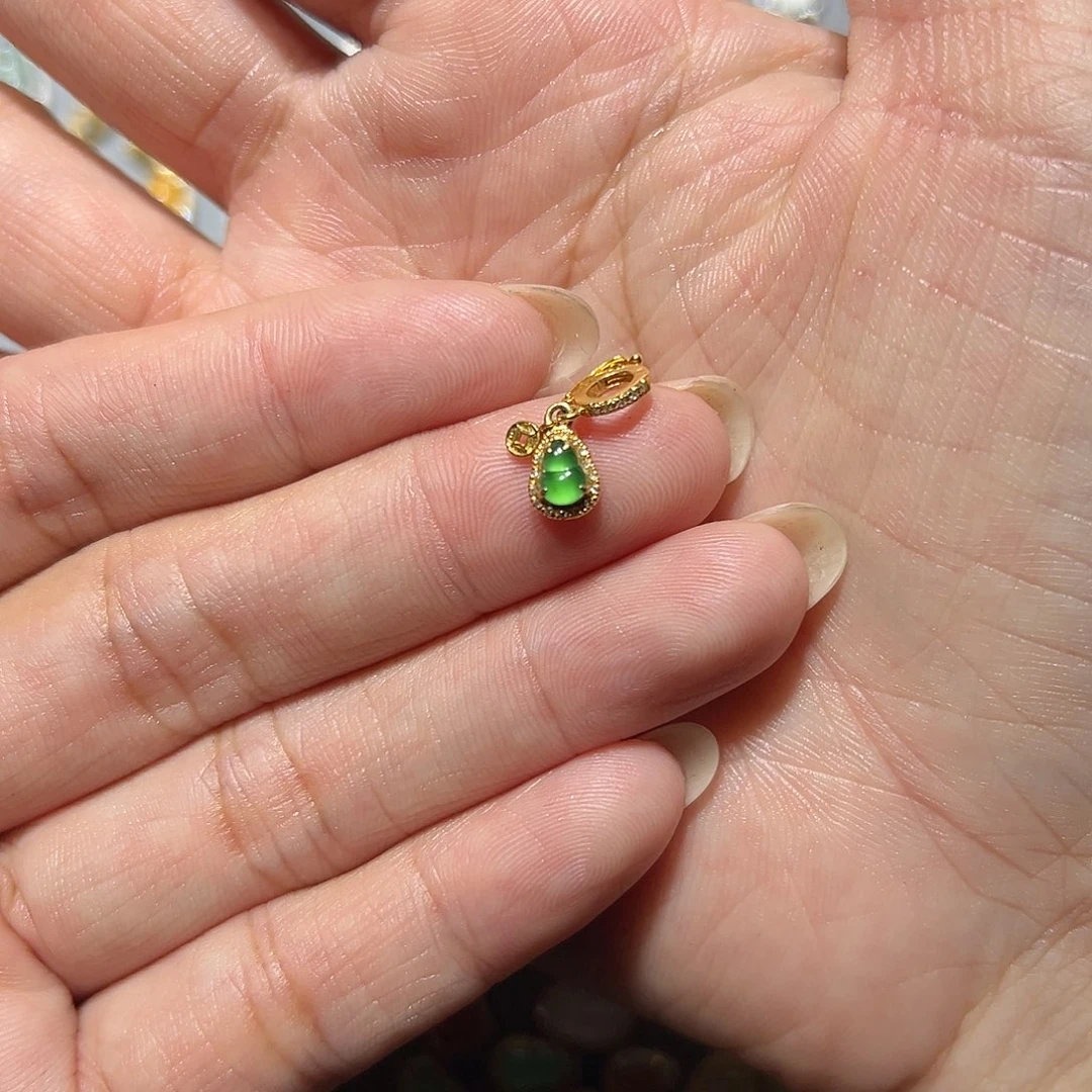 翡翠18K金镶嵌颈饰