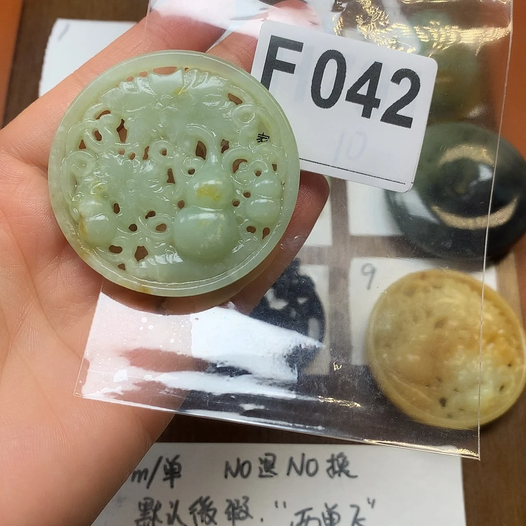 是***鱼蛇纹石玉未镶嵌颈饰