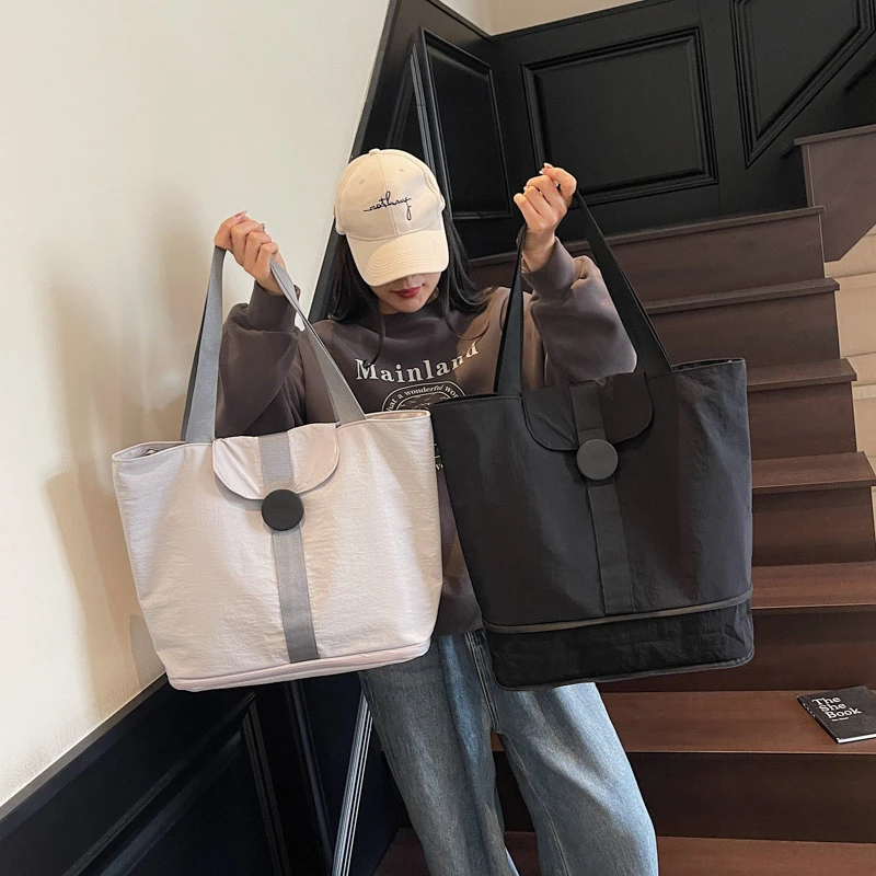 2025新款短途通勤旅行包女轻便时尚双肩包大容量旅游健身单肩包