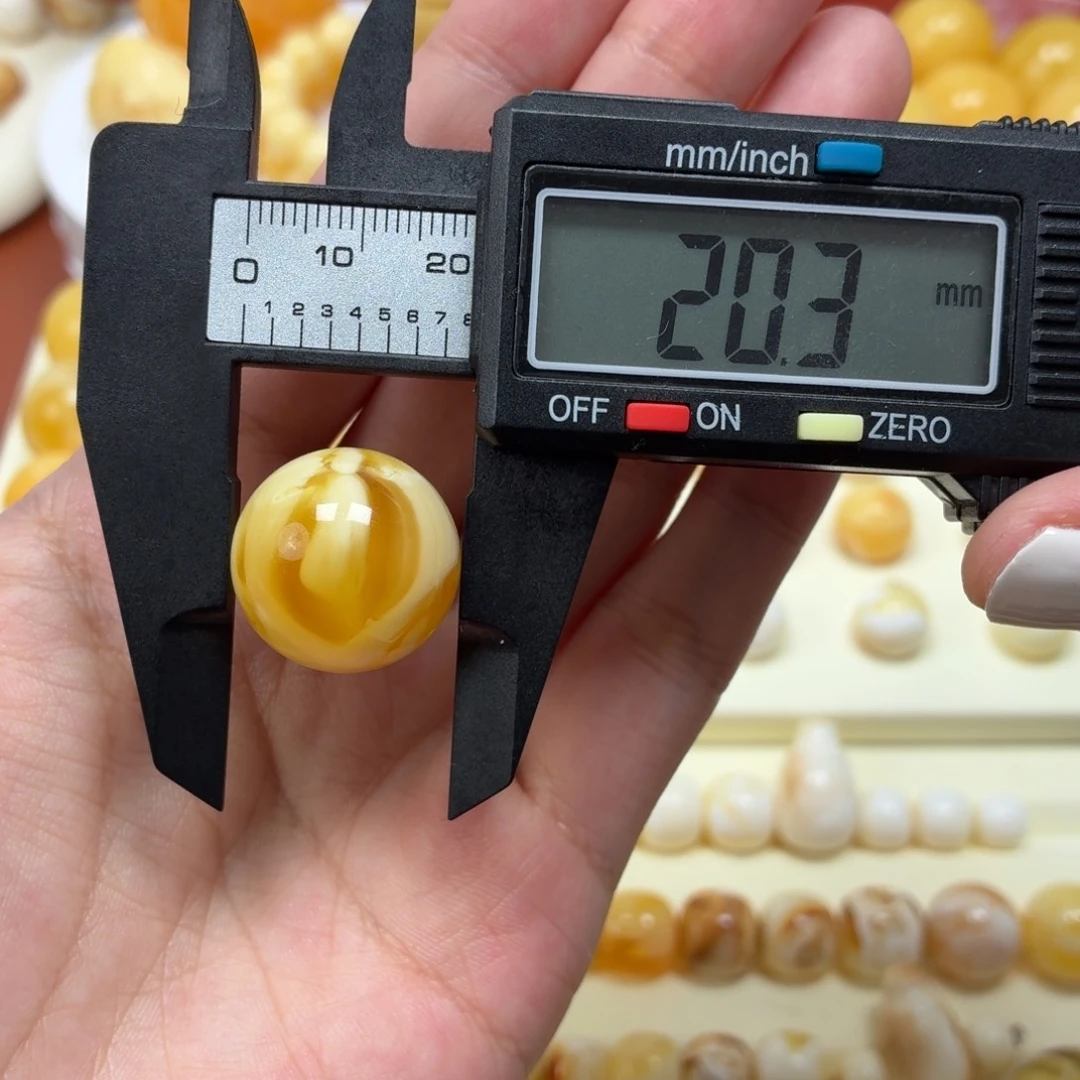 琥珀未镶嵌珠宝奇石俄料溶洞浓蜡圆珠20.2mm