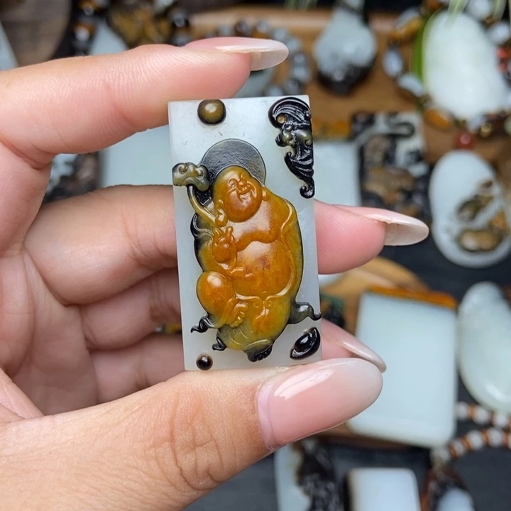 玲***.和田玉未镶嵌颈饰