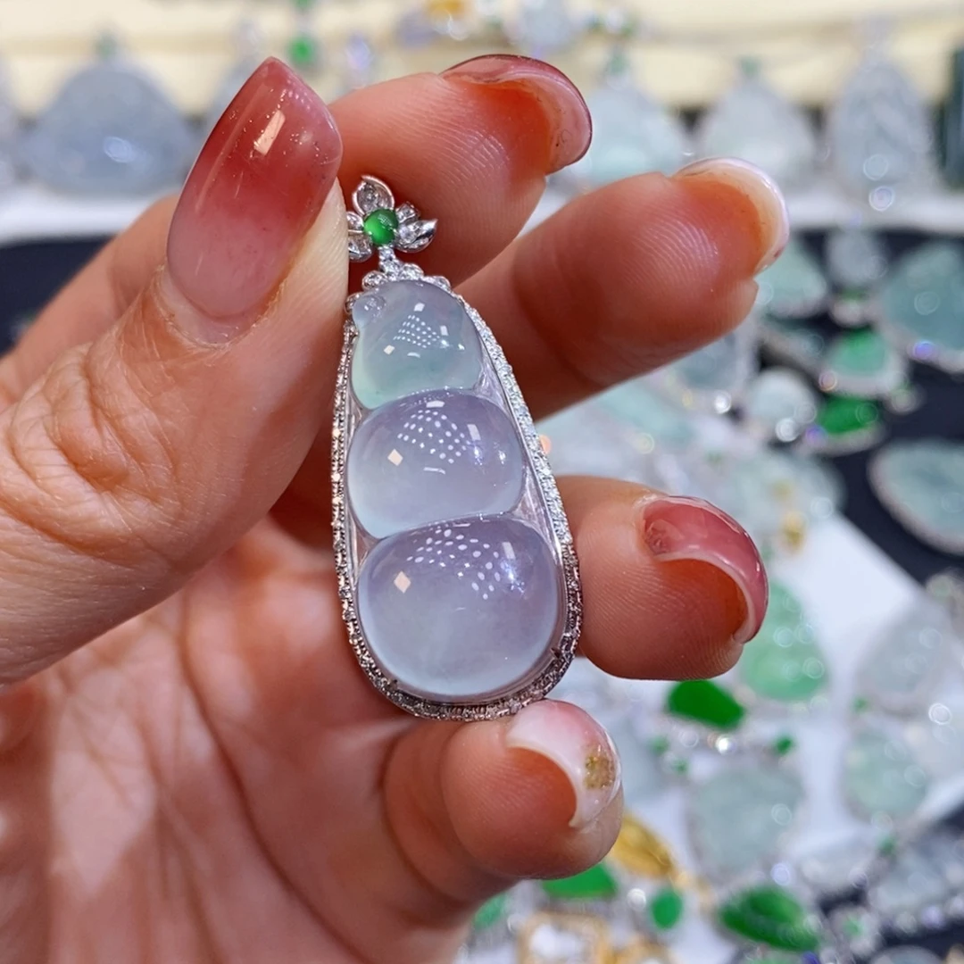 翡翠18K金镶嵌颈饰