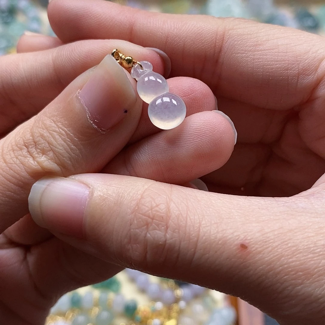 翡翠颈饰未镶嵌闪