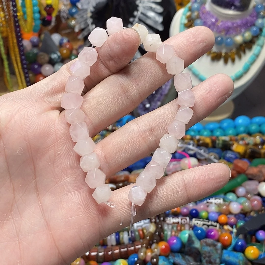 石英质玉未镶嵌，天然粉水晶冲角8×8mm，