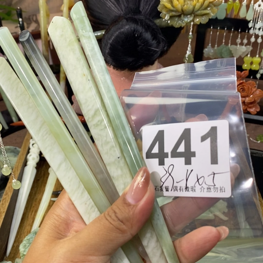 蛇纹石玉发饰未镶嵌花*。
