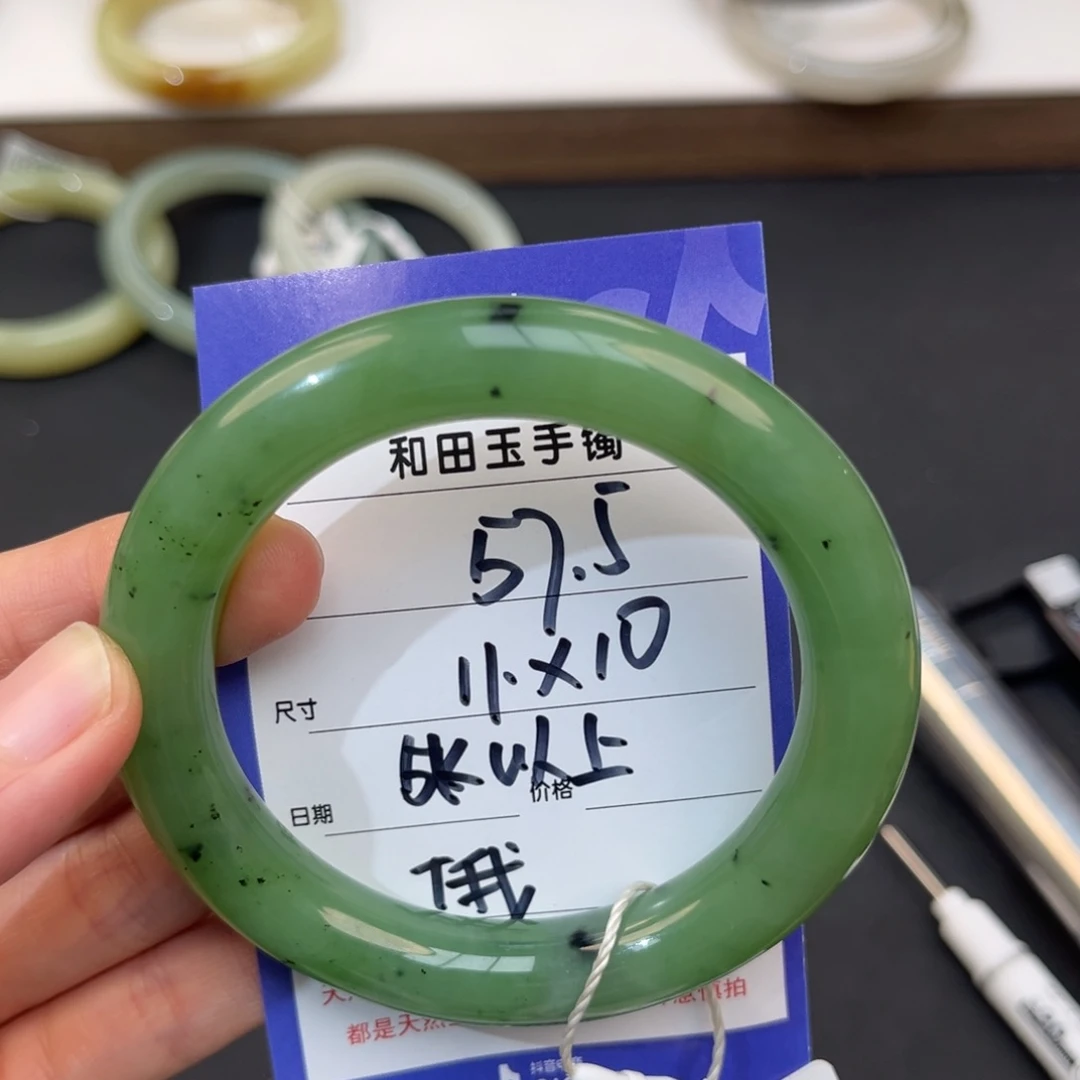 千***淼未镶嵌手镯和田玉
