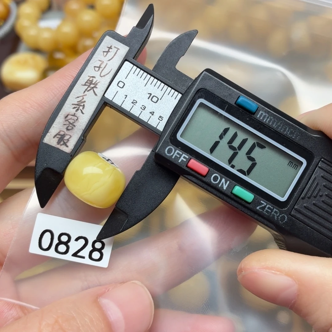 你***昆蜜蜡未镶嵌裸石蜜蜡
