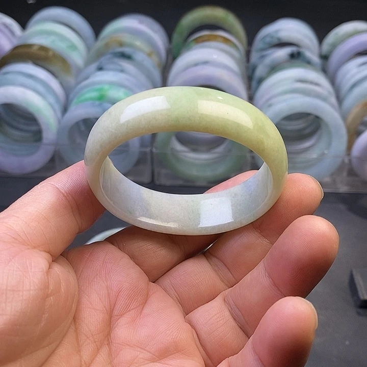 翡翠手镯未镶嵌小*