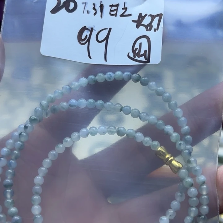 甘***饴翡翠未镶嵌颈饰手串