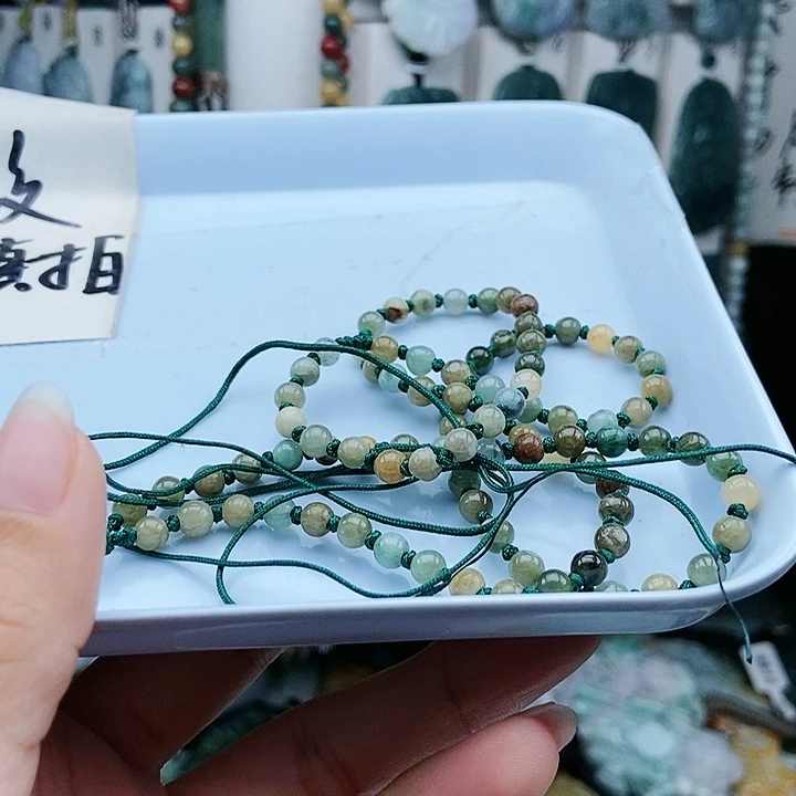 颈饰足铂镶嵌翡翠翡翠