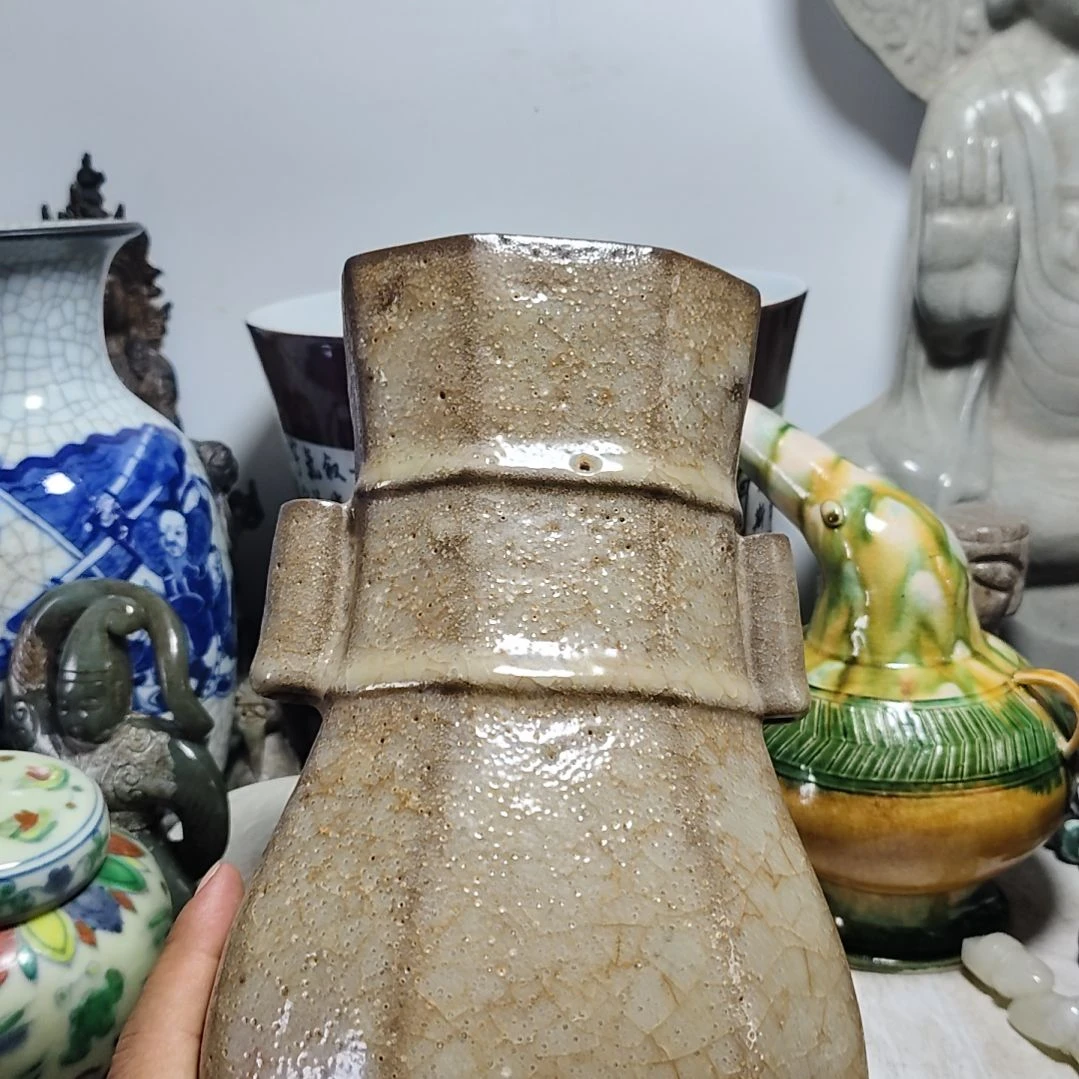 燕***龙单色釉瓷器，完整器一个