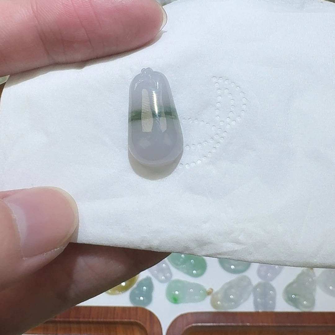 翡翠未镶嵌颈饰福瓜