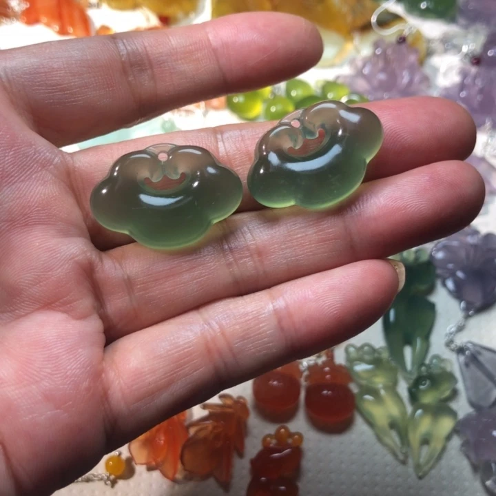 蛇纹石玉未镶嵌耳坠