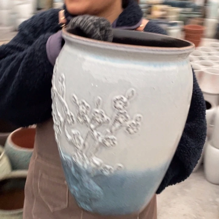 紫砂花盆口24高35瑕疵瑕疵