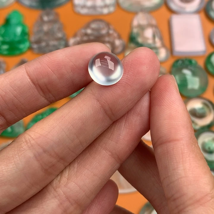 翡翠挂件未镶嵌…..