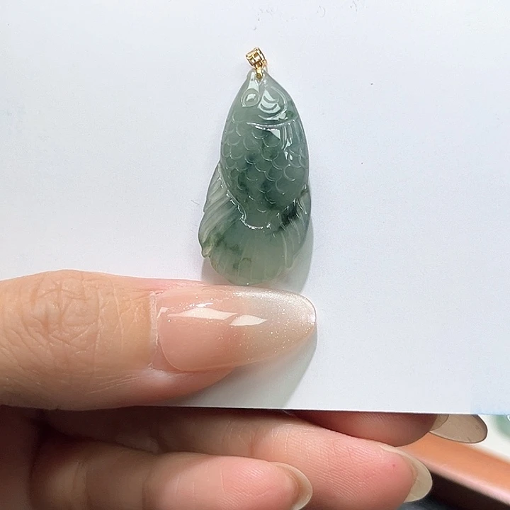 颈饰18K金镶嵌翡翠