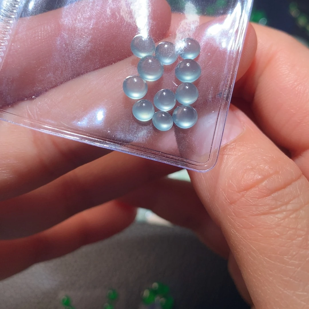 翡翠颈饰未镶嵌蛋面