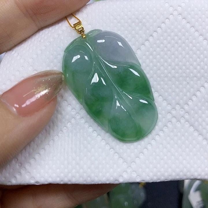 翡翠未镶嵌颈饰挂件