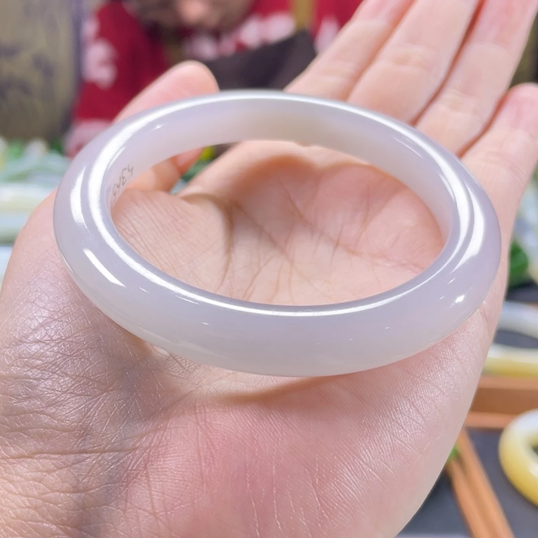 和田玉未镶嵌手镯54圈